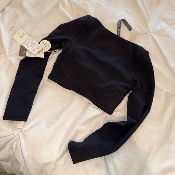 NWT Vuori Long Sleeve “Rouched Bra” - Small - Picture 4 of 4